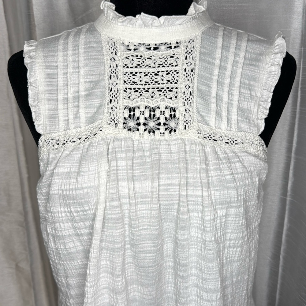 Cable & Gauge Crochet Ruffle Pleated Crinkle Sleeveless White Top Women’s Small